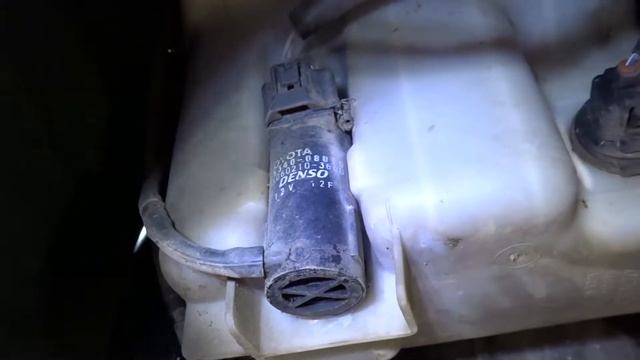 How to change a Pontiac Vibe or Toyota Matrix washer motor. смотреть онлайн
