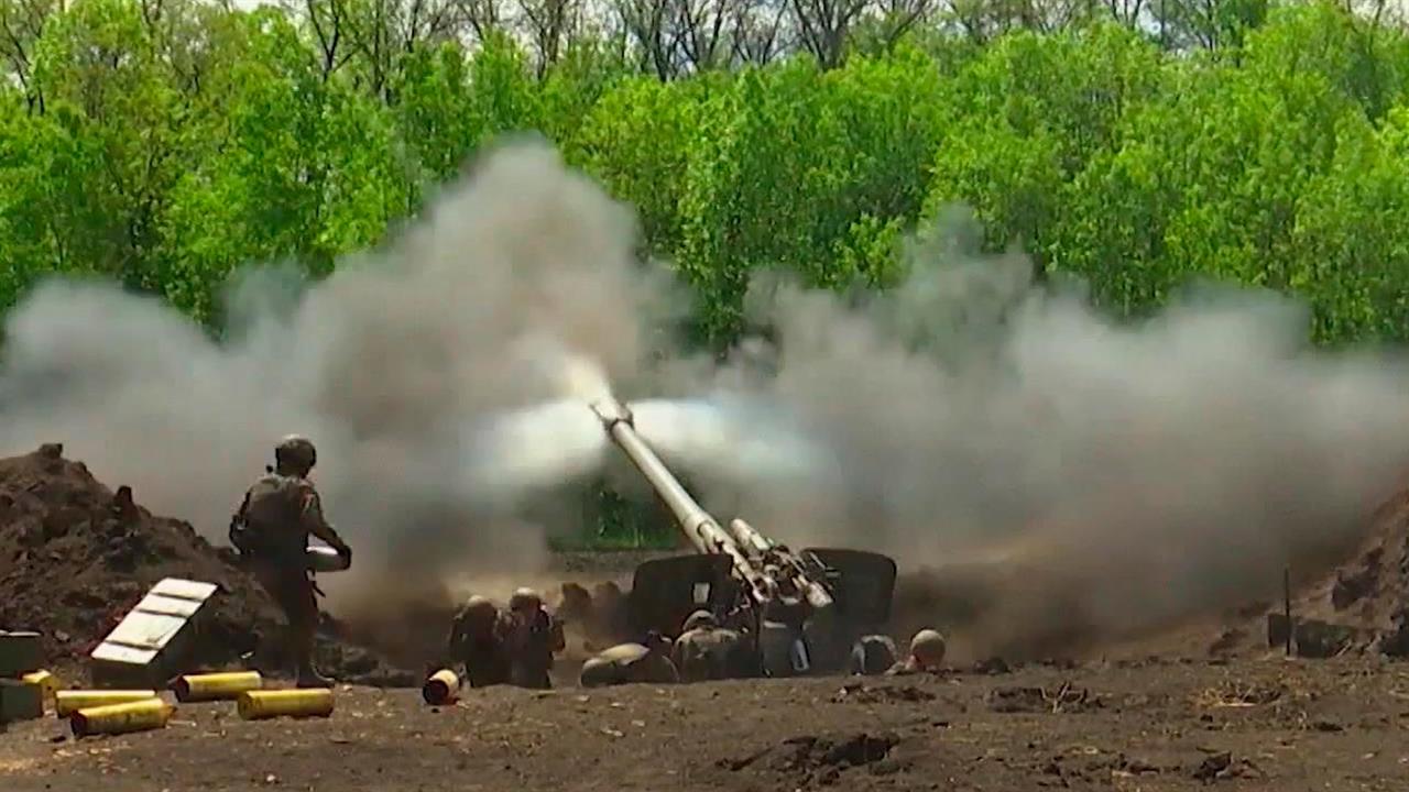 Наши бойцы продвигаются вперед в зоне спецоперации, занимая более выгодные рубежи