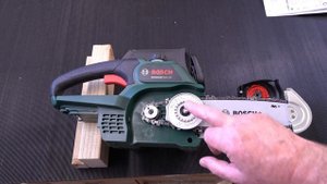 Bosch UniversalChain 18 Cordless Chainsaw Unboxing & Assembly.