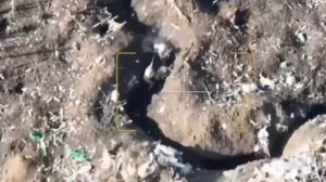 Прилет FPV-дрона по украинским позициям.