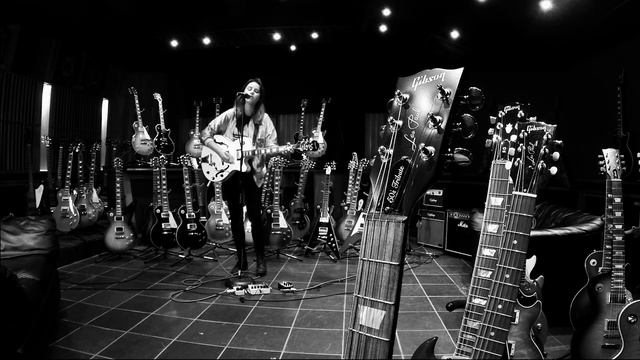 Holly Miranda - To Be Loved (Live at Gibson Room) смотреть онлайн