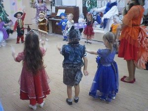 Танец со снежинками Младшая группа