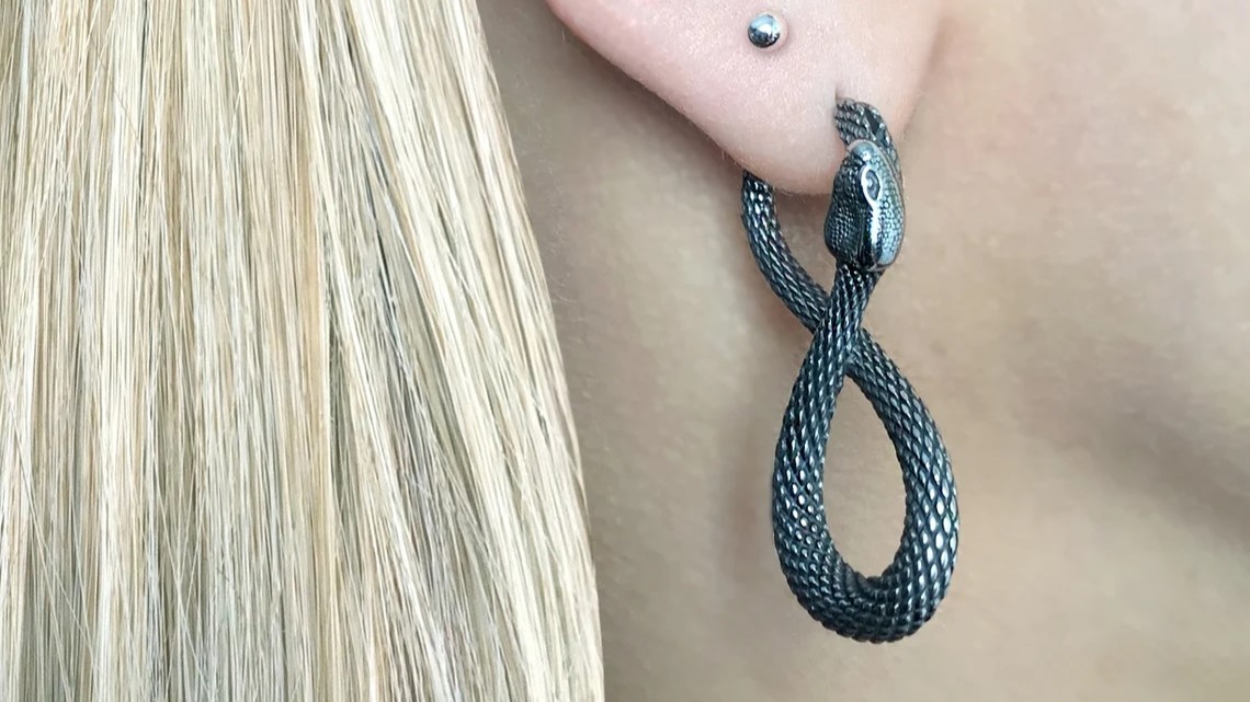 Серьги-конго "Змеи бесконечность" от StarfallShop из коллекции готических украшений