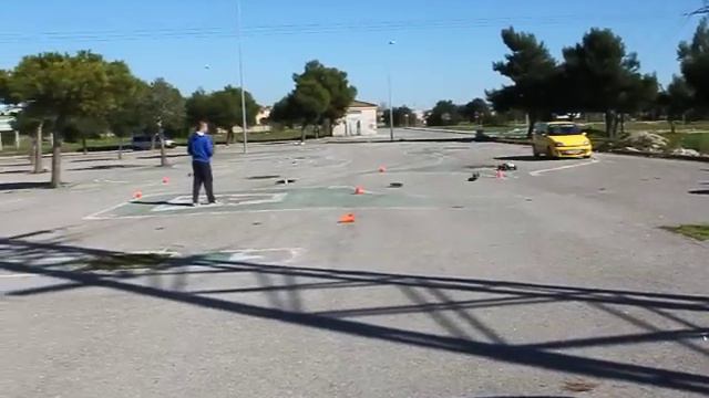 E-Revo's 1/16 vs E-Revo 1/10 смотреть онлайн