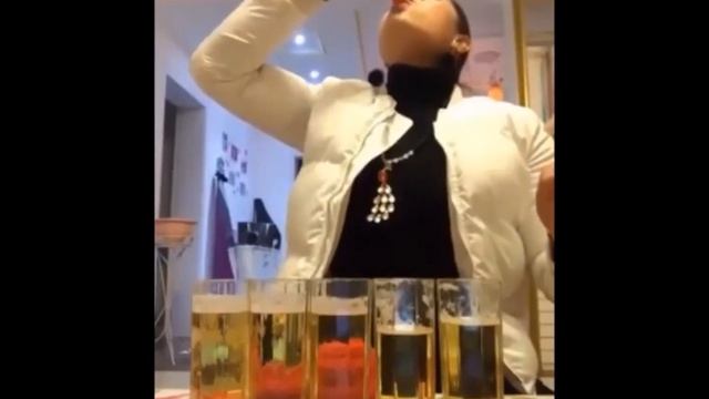 Стихотворение "ЖЕНЩИНА" смотреть онлайн