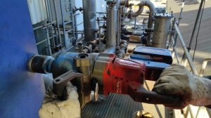 Milwaukee 1" M18 ONEFHIWF1DS-121C impact wrench tighten some threaded rods in a heat exchanger(46mm