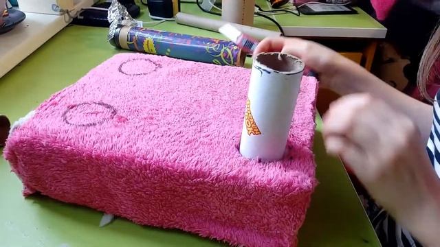 ВАУ! Из поролона, старого халата и втулок в стул- подушку! Трансформер. Мягкая подушка. Удобный сту