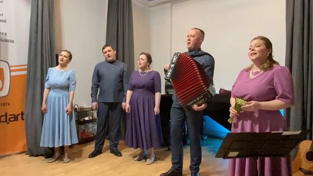 Два колечка. Автор музыки Антон Грибанов, слова Никона Сочихина.