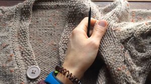 Кардиган с V-образным вырезом/Cropped V-Neck Cardigan