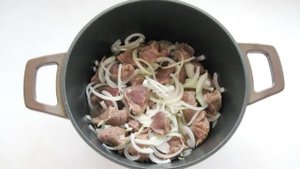 Желудки индейки в соусе