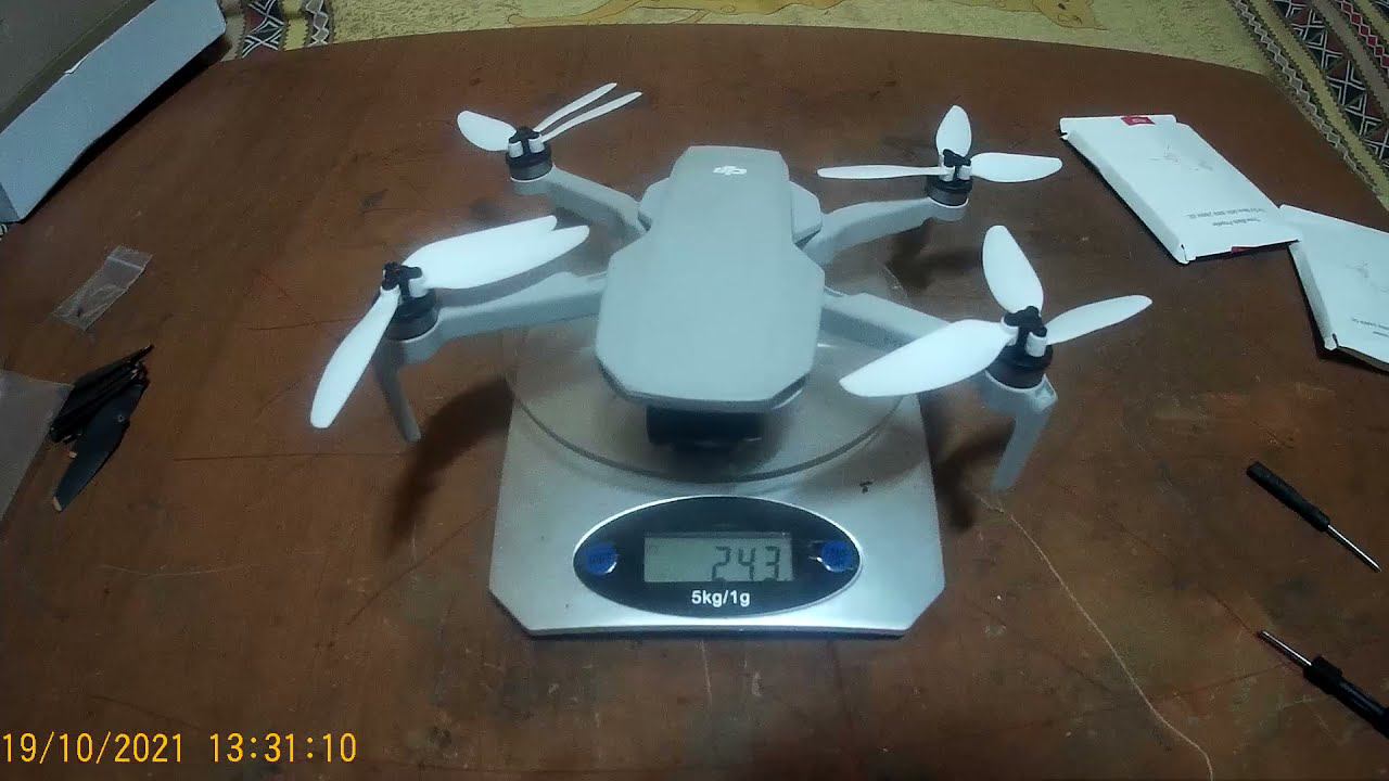 DJI MINI 2 с трехлопастными пропеллерами .