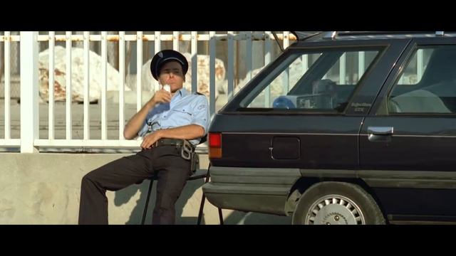 -Может не стоит так рисковать ради меня? У вас могут отобрать права. -Не беспокойтесь у меня их нет смотреть онлайн