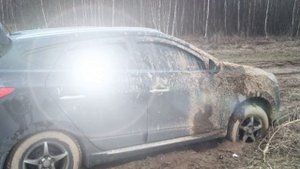 Hyundai ix35 встрял на бездорожье.