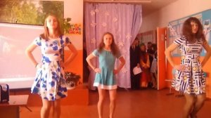 Копия видео "Простой танец ко дню матери!!!"