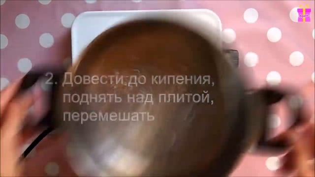 Клубнично-фисташковый торт-мусс с зеркальной глазурью.