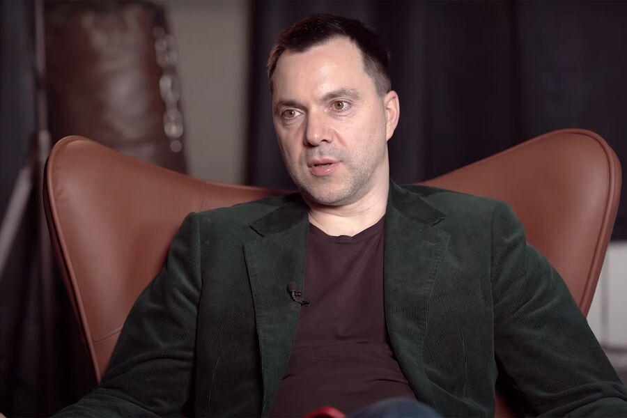 Арестович назвал трусами и обматерил студентов киевского вуза, отменивших его лекцию | новости