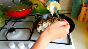 Куриная печень в сметане. Вкусная и сочная!