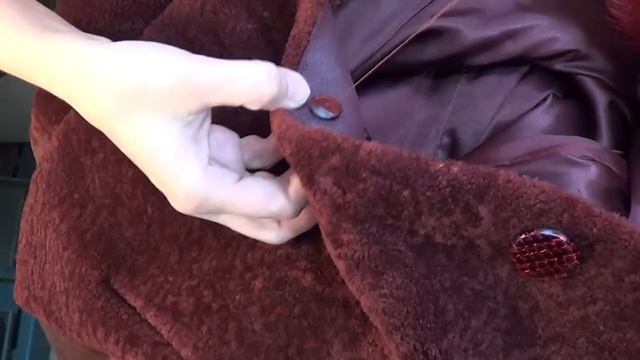 Как пришить пуговицу на пальто, шубу, дубленку