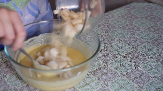 БЫСТРЫЙ ПИРОГ С ГРУШАМИ НА СМЕТАНЕ . Без МУКИ смотреть онлайн