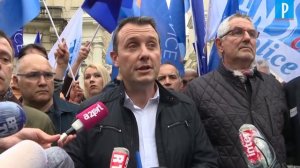 Paris : les policiers en colère manifestent sur les Champs-Elysées