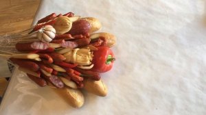 Букет из колбасы и сыра