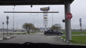 Остановка перед перекрестком и знаком STOP/