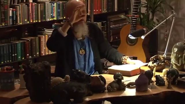 Чтение романа «Троецарствие» с комментариями.
