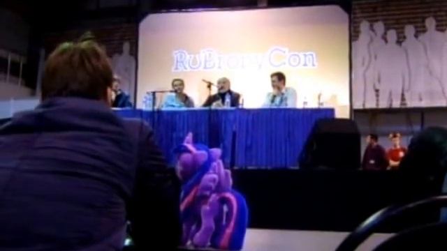 РуБрониКон 2016. Основной. Интервью-панель с актёрами дубляжа (отрывок #1) смотреть онлайн