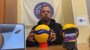 Какая разница между мячами V200W и V300W. Краткий обзор от Total Volleyball