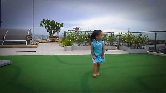 Funny Baby OOTD | Дефиле в китайском платье смотреть онлайн