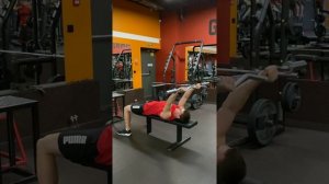 Французский жим лежа со штангой