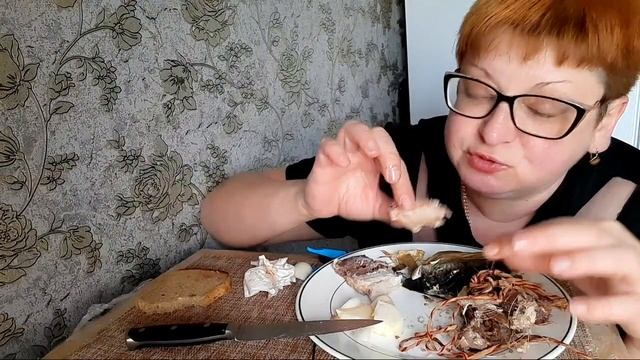 пожрем/Мукбанг селедка горячего копчения/обжор и разговоры на камеру смотреть онлайн