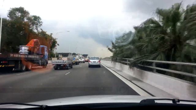 Autoboy Blackbox : Dashcam App - 28-04-2015 16:38:12 Tampines Expressway, Singapore смотреть онлайн