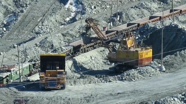 «БЕЛАЗ» 55 и 130 т. Экскаватор карьерный ЭКГ-8И