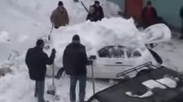 Как мы откапывали машину из сугроба смотреть онлайн