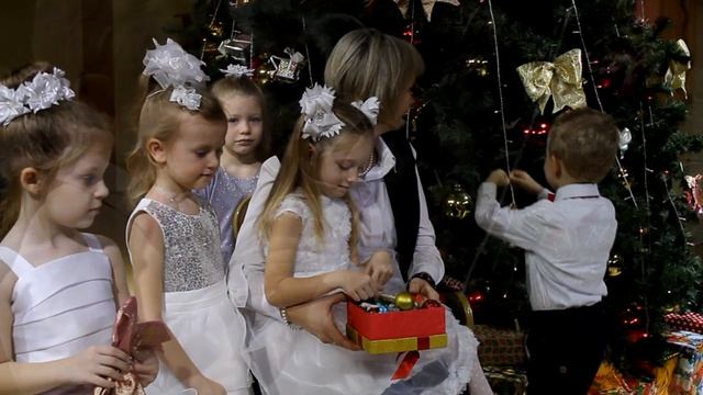 "Ночь тиха над Палестиной" - вокальный коллектив "МИР" и студия "Карамельки" (рук. Ирина Мишнева) смотреть онлайн