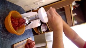 POLARIS PMG1605 мелет говядину