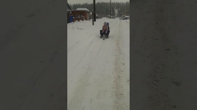 Детский снегоход ...Дочка и сын смотреть онлайн