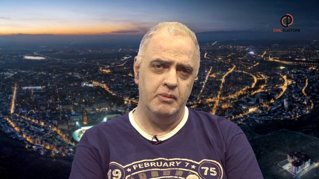 Популизм и самолюбование.