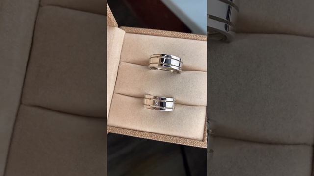 18 K WHITE GOLD RING WITH DIAMONDS