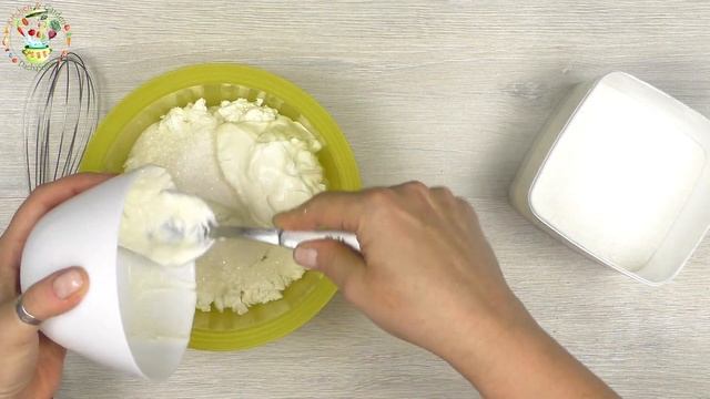 Летний пирог с черной смородиной и творогом