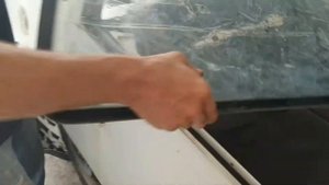 Как срезать лобовое стекло с автомобиля. Снимаем стекла с Опель Кадет Е универсал.