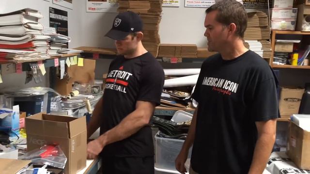 FORREST GRIFFIN - UFC CHAMPION DESTROYS SHIPPING...