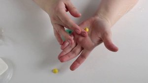 Часть 1. Аптечная ромашка. Лепка серединки.