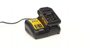 Универсальное зарядное устройство DeWALT DCB115