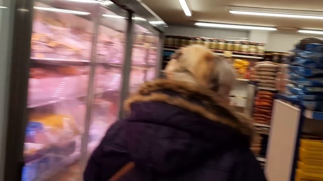 ГЕРМАНИЯ??.УКРАИНСКИЕ??БЕЖЕНЦЫ.НАДО УГОСТИТЬ ГОСТЯМ. смотреть онлайн