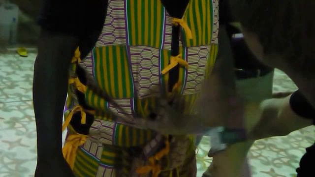 Павел Карахтанов тушит сигарету в водяной живот Waterman! PLSHOW. смотреть онлайн