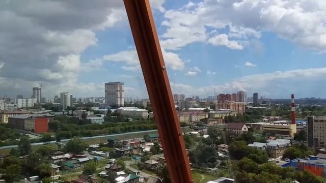 Колесо обозрения в Новосибирске. Дом с колесом.