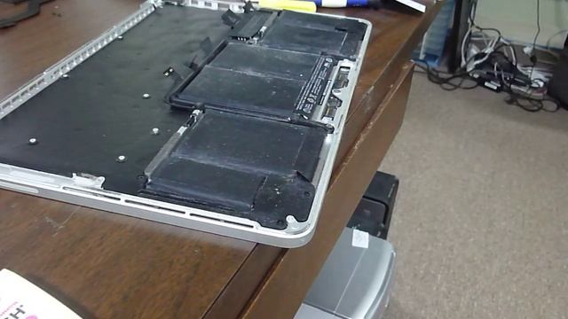 Macbook Pro Retina 13" 2013 2014 2015 battery replacement Easy Way смотреть онлайн