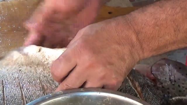 Как вкусно приготовить форель целиком на мангале